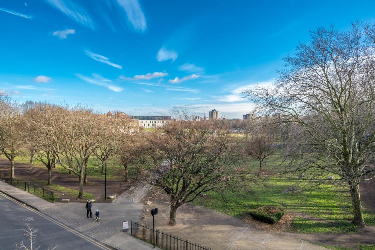 2 Bedroom Apartment With Park Views Shoreditch London Kültér fotó